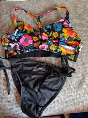 2 beautiful swim pieces Top pink size S bottom Aero size XS